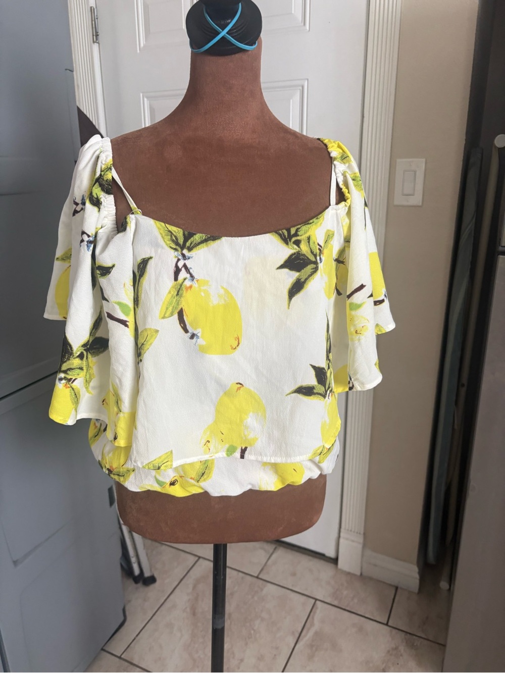 Papillon Blanc Yellow and White Lemon-Print Off-Shoulder Crop Top